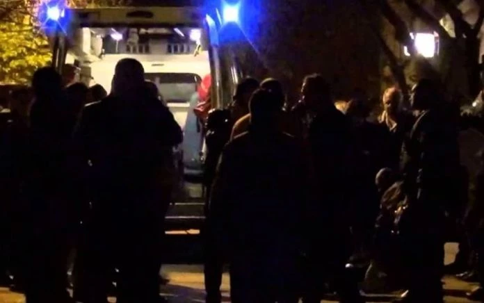 Πάτρα: Αγριες συμπλοκές μεταξύ λαθρομεταναστών με ρόπαλα – Ενας σοβαρά τραυματίας (εικόνες)